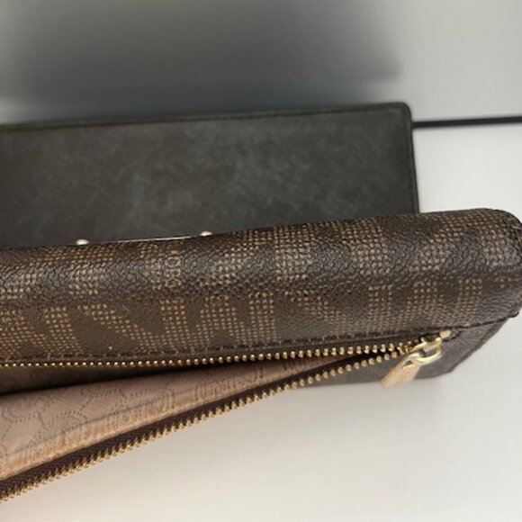 Michael Kors MK Signature Monogram Wallet with Gold Tone Plate Logo & Pullout - Picture 6 of 13